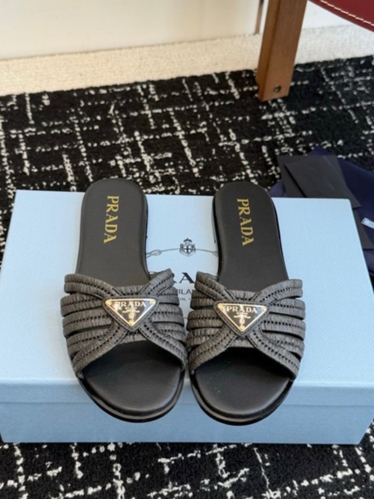 Prada Womens Slippers 320$